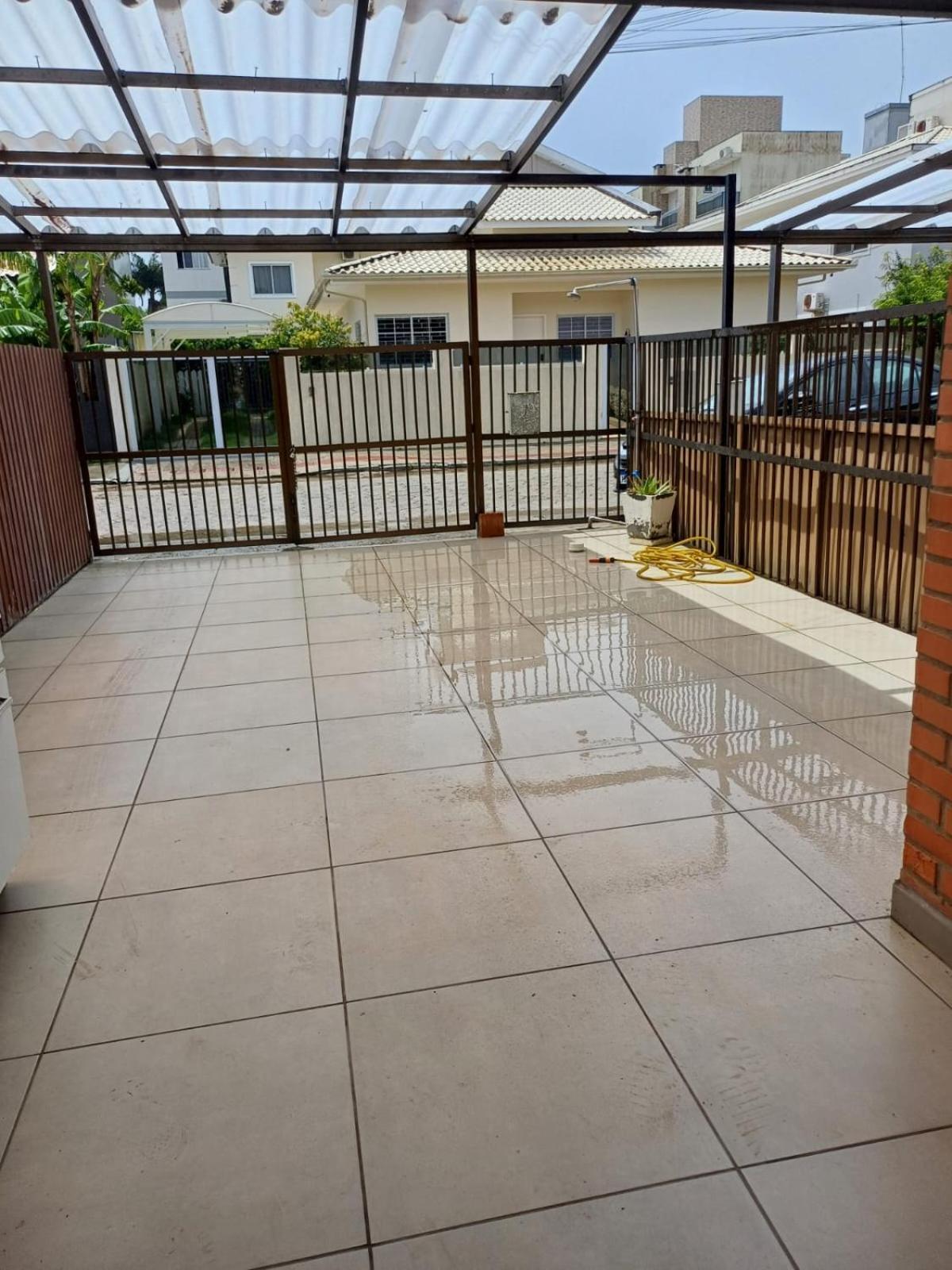 Apartamento Sobrado Com 2 Quartos - Ingleses